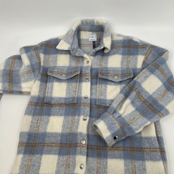 Yllw Blue and Cream Plaid Fuzzy Shacket | Perfect for Any Occasion - Picture 3 of 8